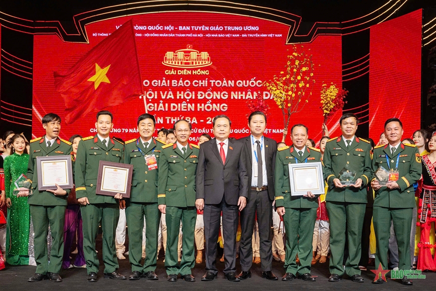 Lễ trao Giải Diên Hồng - Giải báo chí toàn quốc về Quốc hội và Hội đồng nhân dân lần thứ ba