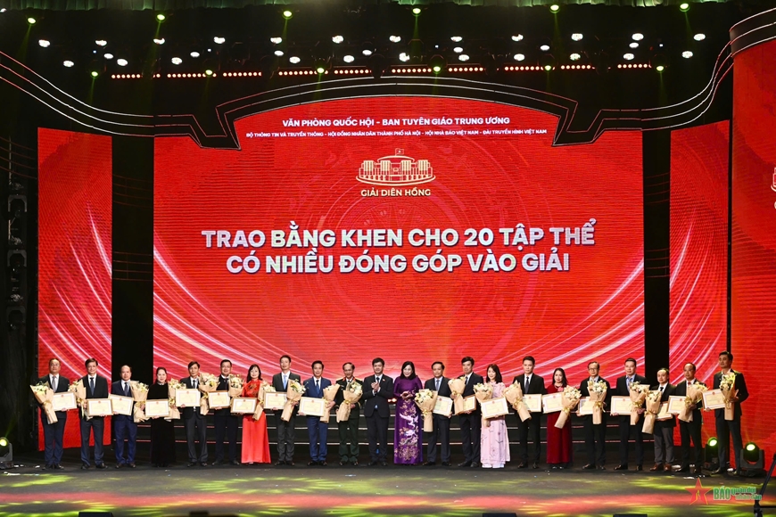 Lễ trao Giải Diên Hồng - Giải báo chí toàn quốc về Quốc hội và Hội đồng nhân dân lần thứ ba