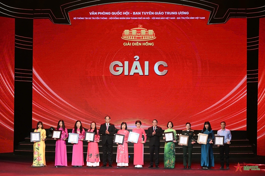 Lễ trao Giải Diên Hồng - Giải báo chí toàn quốc về Quốc hội và Hội đồng nhân dân lần thứ ba