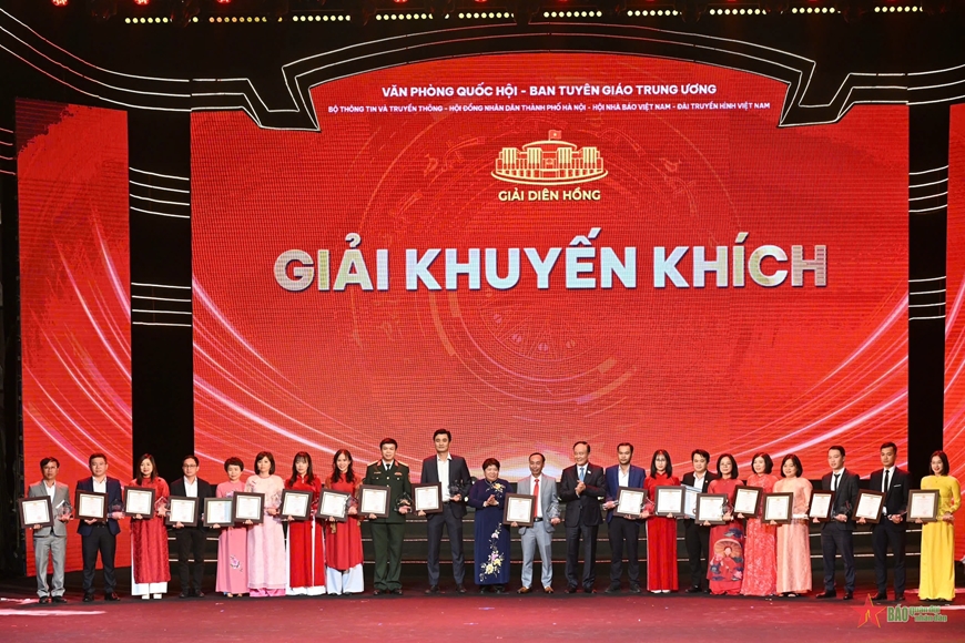 Lễ trao Giải Diên Hồng - Giải báo chí toàn quốc về Quốc hội và Hội đồng nhân dân lần thứ ba