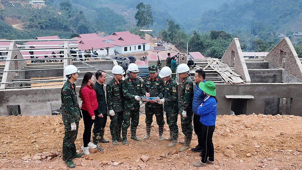 Gắng sức giúp dân về nhà mới