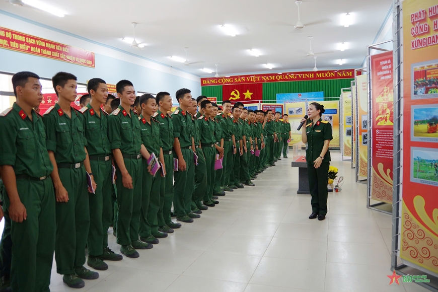 Phá thế “kiềng ba chân” của địch