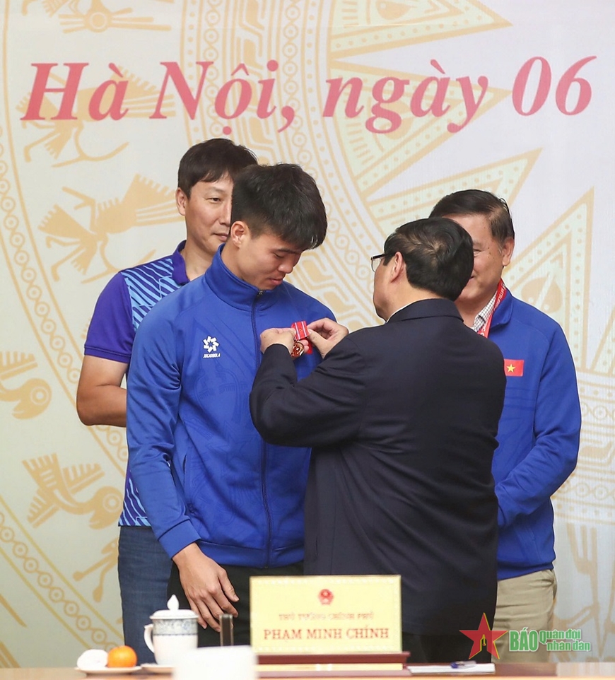 Thủ tướng Phạm Minh Chính gặp mặt, khen thưởng đội tuyển Việt Nam