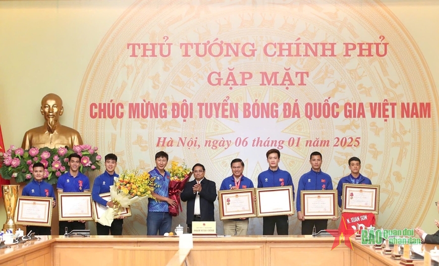 Thủ tướng Phạm Minh Chính gặp mặt, khen thưởng đội tuyển Việt Nam