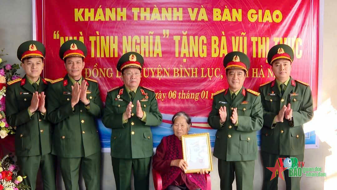 Tổng công ty 28 (Tổng cục Hậu cần) bàn giao Nhà tình nghĩa tặng gia đình người có công