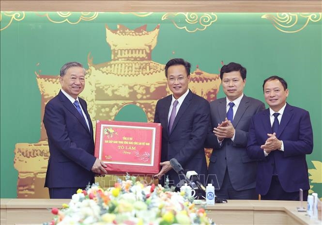 Tổng Bí thư Tô Lâm thăm, chúc Tết Đảng bộ, chính quyền và nhân dân tỉnh Hưng Yên