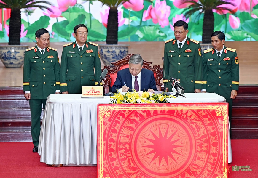 Tổng Bí thư Tô Lâm thăm, làm việc tại Quân khu 7