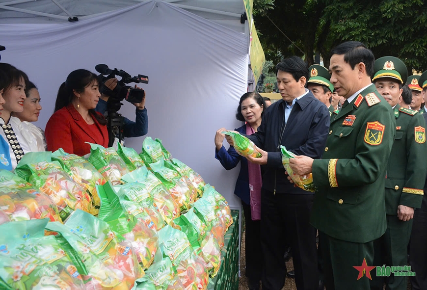 Chủ tịch nước Lương Cường tham dự nhiều hoạt động trong Chương trình “Xuân Biên phòng ấm lòng dân bản”