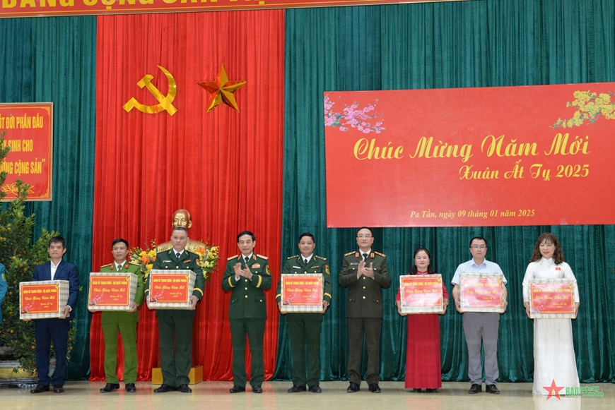 Chủ tịch nước Lương Cường tham dự nhiều hoạt động trong Chương trình “Xuân Biên phòng ấm lòng dân bản”