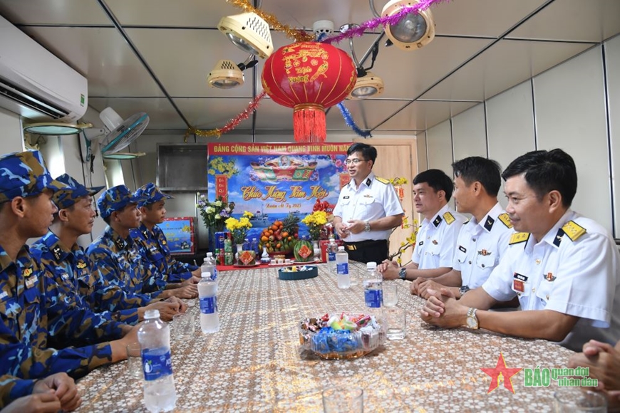 Tàu 637 lên đường thực hiện nhiệm vụ trực Tết trên biển Tàu 637 lên đường thực hiện nhiệm vụ trực Tết trên biển