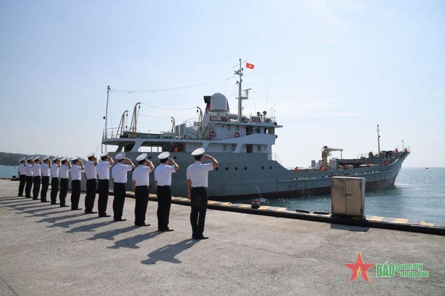 Tàu 637 lên đường thực hiện nhiệm vụ trực Tết trên biển Tàu 637 lên đường thực hiện nhiệm vụ trực Tết trên biển