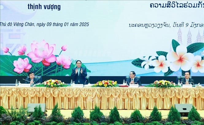 Thủ tướng Phạm Minh Chính và Thủ tướng Lào đồng chủ trì Hội nghị hợp tác đầu tư Việt Nam - Lào
