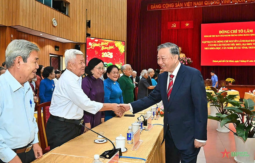 Tổng Bí thư Tô Lâm gặp mặt nguyên lãnh đạo Đảng, Nhà nước, cán bộ lão thành, đại biểu trí thức, văn nghệ sĩ phía Nam