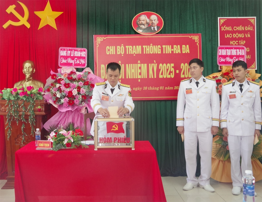 Lữ đoàn 682 (Vùng 4 Hải quân): Chi bộ Trạm Thông tin - Ra đa tổ chức đại hội làm trước