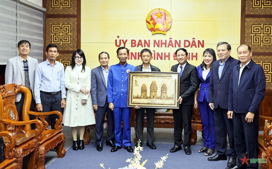 Đem Tết đến với đồng bào nghèo