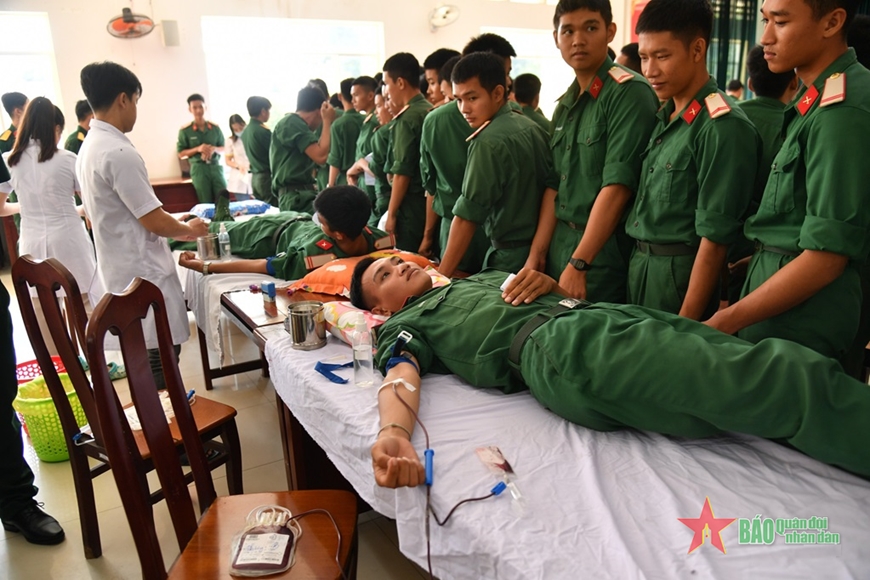 Kiên Giang: Cán bộ, chiến sĩ hiến gần 200 đơn vị máu
