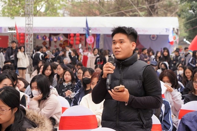 Người trẻ lo bị AI cạnh tranh việc làm