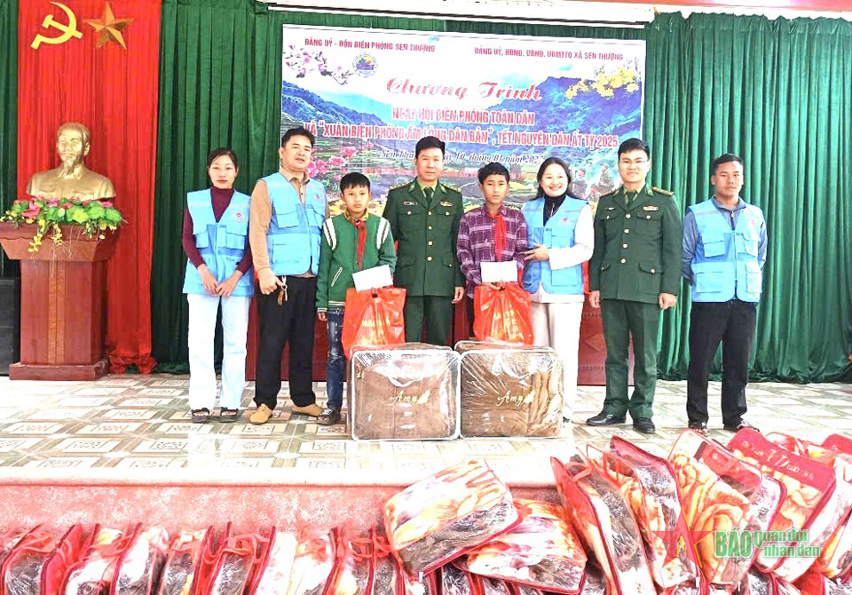 Điện Biên: Hướng về đồng bào nghèo biên giới