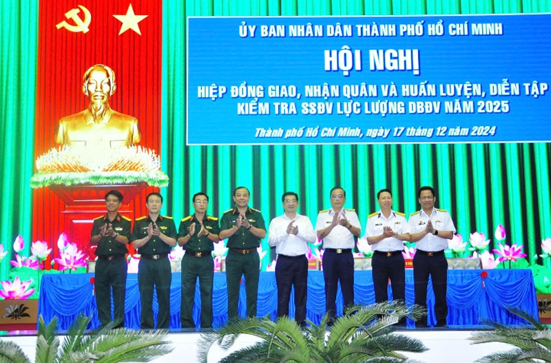Tuyển chọn chặt chẽ, giao quân đủ, chất lượng cao