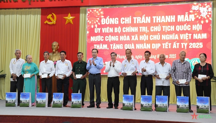 Chủ tịch Quốc hội Trần Thanh Mẫn: Hậu Giang phấn đấu tăng trưởng GRDP đạt 10-11% năm 2025