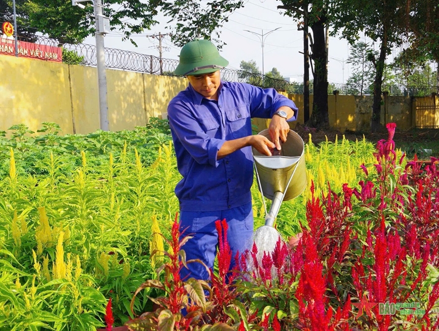 Quân khu 9: Hoa xuân khoe sắc đón Tết cổ truyền