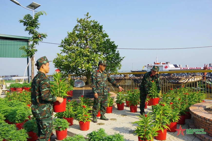 Quân khu 9: Hoa xuân khoe sắc đón Tết cổ truyền