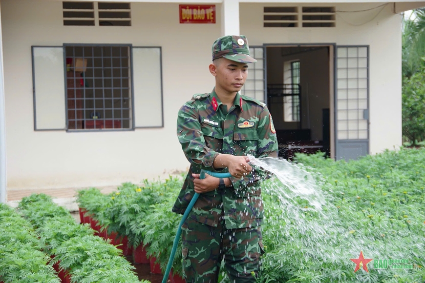 Quân khu 9: Hoa xuân khoe sắc đón Tết cổ truyền