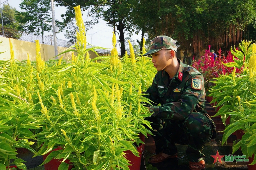 Quân khu 9: Hoa xuân khoe sắc đón Tết cổ truyền