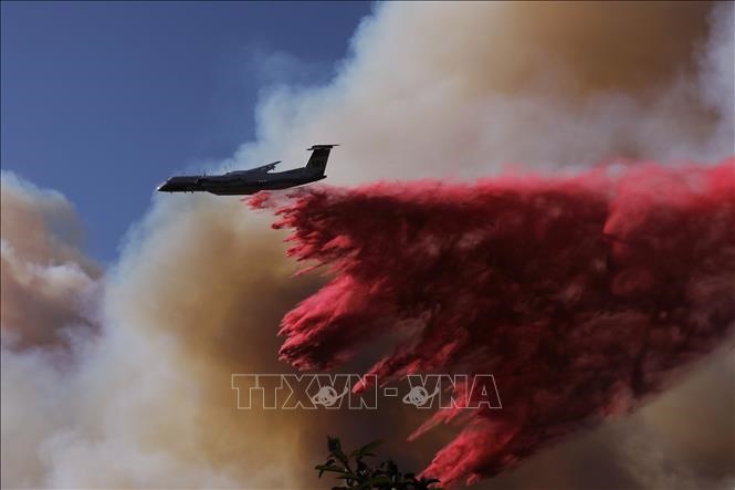 Los Angeles (Mỹ): Gió mạnh làm tăng nguy cơ bùng phát thêm các đám cháy mới