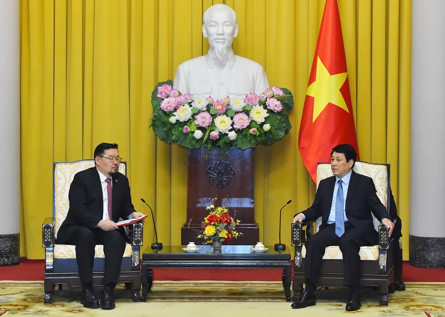 Chủ tịch nước Lương Cường tiếp Chánh Văn phòng Tổng thống Mông Cổ Gombojav Zandanshatar