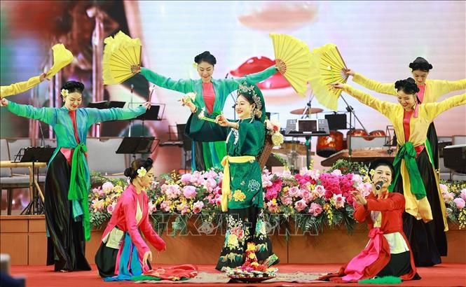 Thủ tướng Phạm Minh Chính và Phu nhân chủ trì chiêu đãi Đoàn Ngoại giao nhân dịp Tết cổ truyền Ất Tỵ