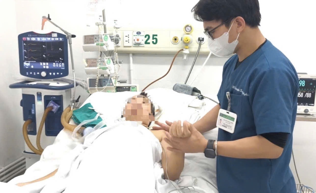 Một bệnh nhân bị liệt nửa người sau mũi tiêm chữa đau vai gáy