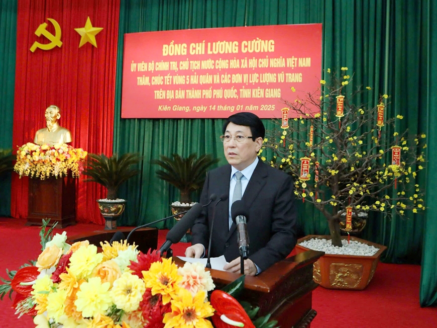 Chủ tịch nước Lương Cường thăm, chúc Tết lực lượng vũ trang đứng chân tại Phú Quốc