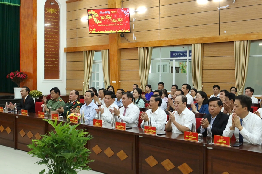 Chủ tịch nước Lương Cường thăm và chúc Tết Đảng bộ, chính quyền và nhân dân tỉnh Kiên Giang