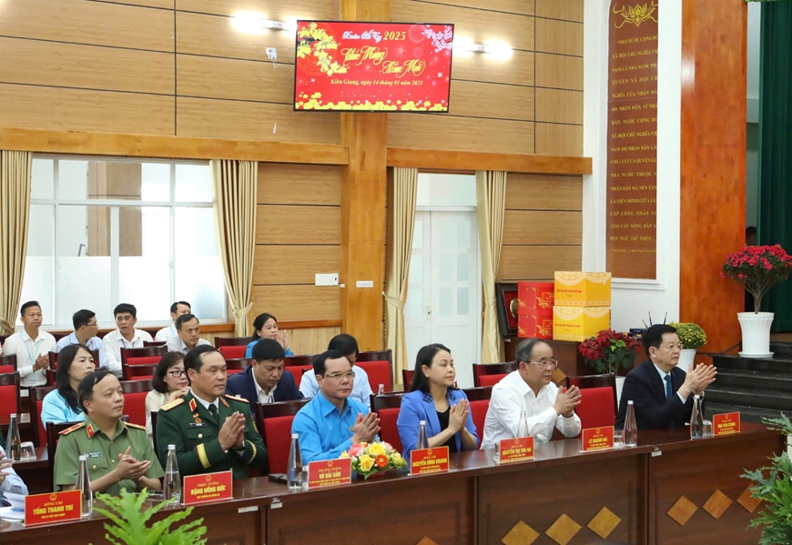Chủ tịch nước Lương Cường thăm và chúc Tết Đảng bộ, chính quyền và nhân dân tỉnh Kiên Giang