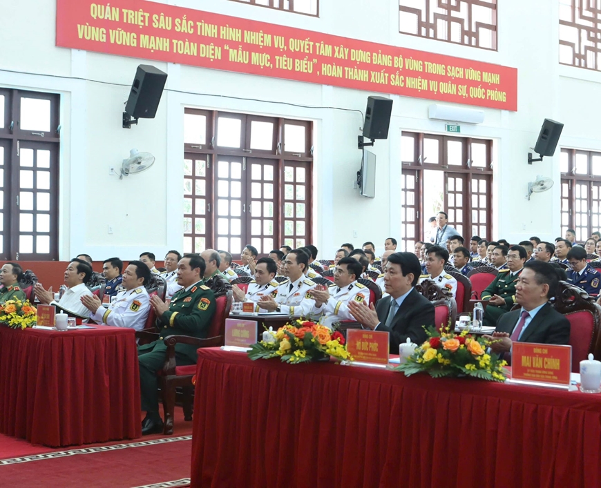 Chủ tịch nước Lương Cường thăm, chúc Tết lực lượng vũ trang đứng chân tại Phú Quốc