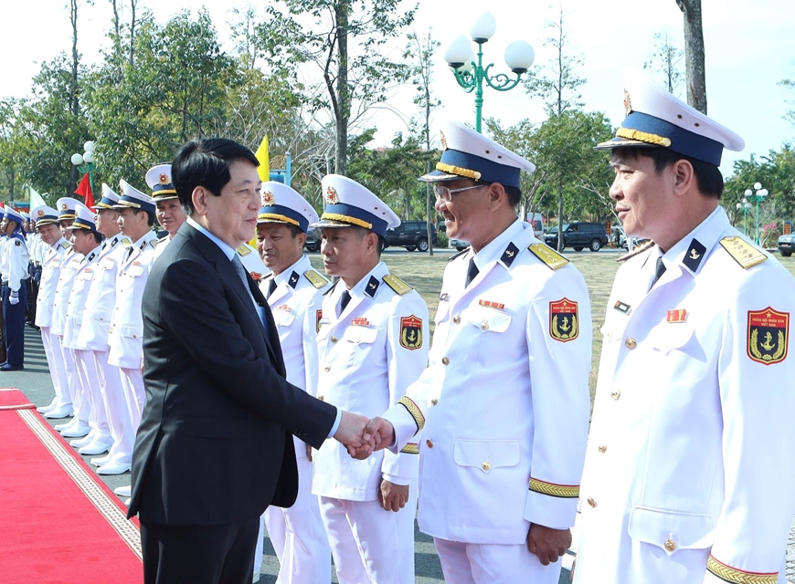 Chủ tịch nước Lương Cường thăm, chúc Tết lực lượng vũ trang đứng chân tại Phú Quốc