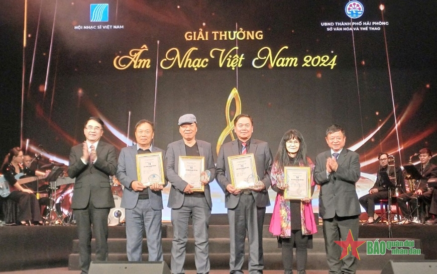 Quảng bá tác phẩm âm nhạc mới tới công chúng