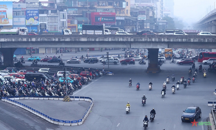 Xử lý nghiêm các vi phạm tại nút giao 4 tầng Khuất Duy Tiến - Nguyễn Xiển