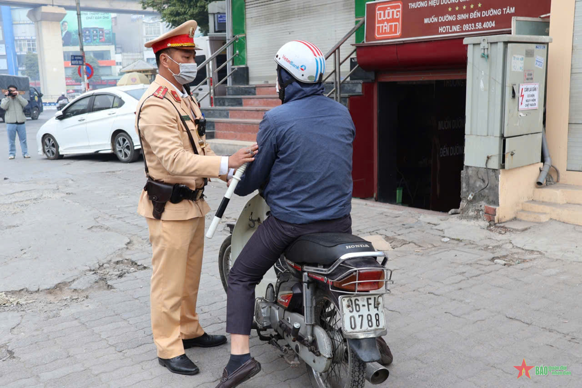 Xử lý nghiêm các vi phạm tại nút giao 4 tầng Khuất Duy Tiến - Nguyễn Xiển