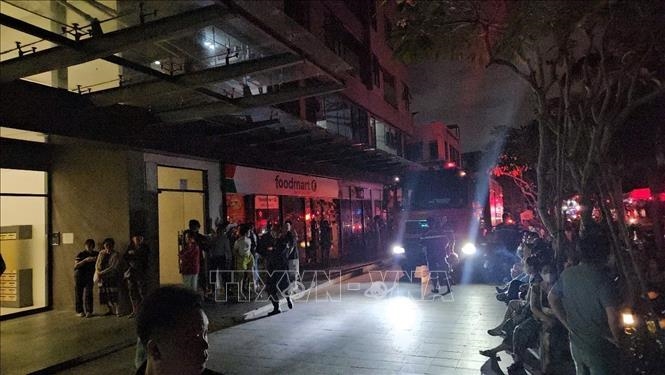 TP Hồ Chí Minh: Cháy lớn tại chung cư Mizuki, hàng trăm người hoảng loạn