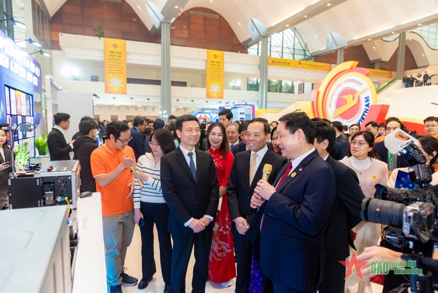 Tổng Bí thư Tô Lâm: Khát vọng mạnh mẽ hơn nữa, nâng tầm vị thế Việt Nam trên bản đồ công nghệ số toàn cầu