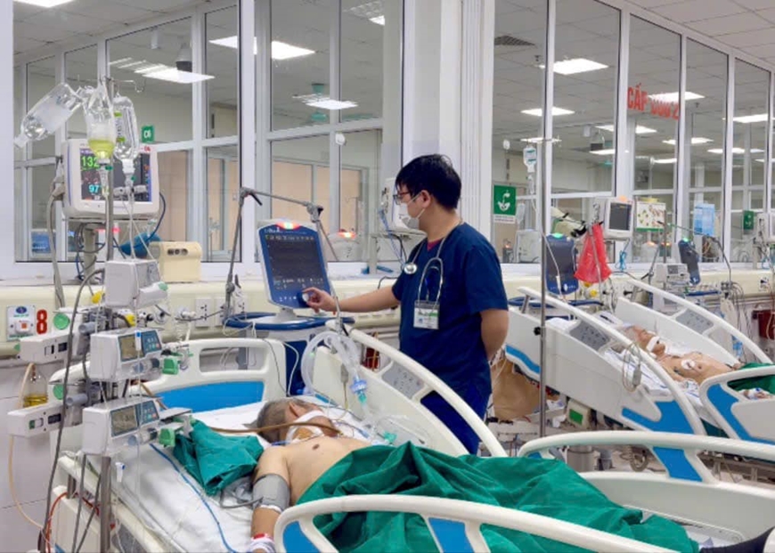 Trời lạnh, nhiều người cao tuổi nhập viện do viêm phổi nặng