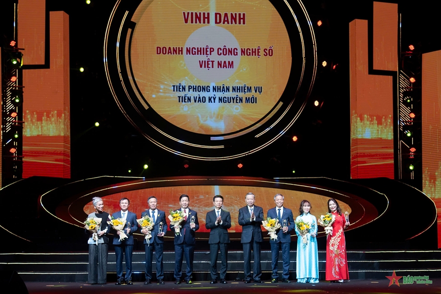Tổng Bí thư Tô Lâm: Khát vọng mạnh mẽ hơn nữa, nâng tầm vị thế Việt Nam trên bản đồ công nghệ số toàn cầu