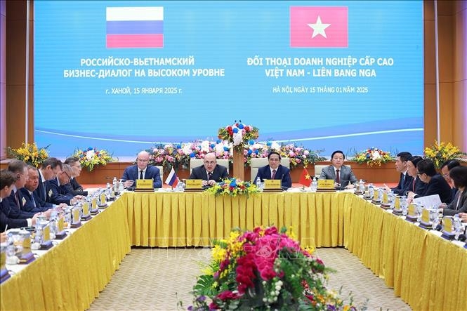 Thủ tướng Phạm Minh Chính và Thủ tướng Liên bang Nga Mikhail Mishustin đối thoại với doanh nghiệp