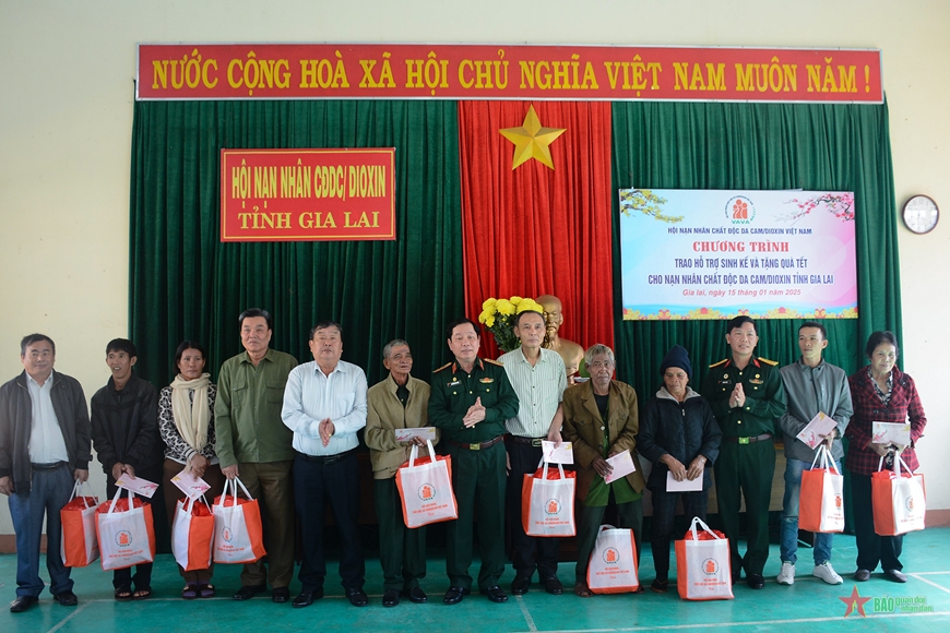 Mang Tết đến cho nạn nhân chất độc da cam/dioxin tỉnh Gia Lai