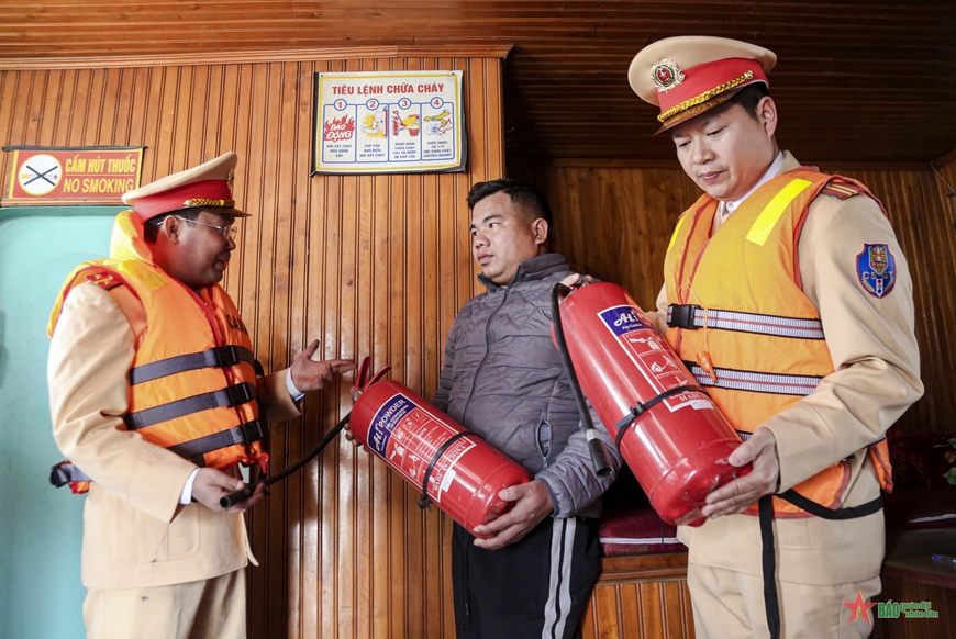 Bảo đảm an toàn giao thông đường thủy trên các tuyến sông Đà, sông Hồng