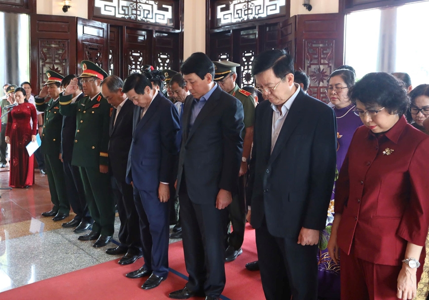 Chủ tịch nước Lương Cường thăm, chúc Tết lực lượng vũ trang Quân khu 9