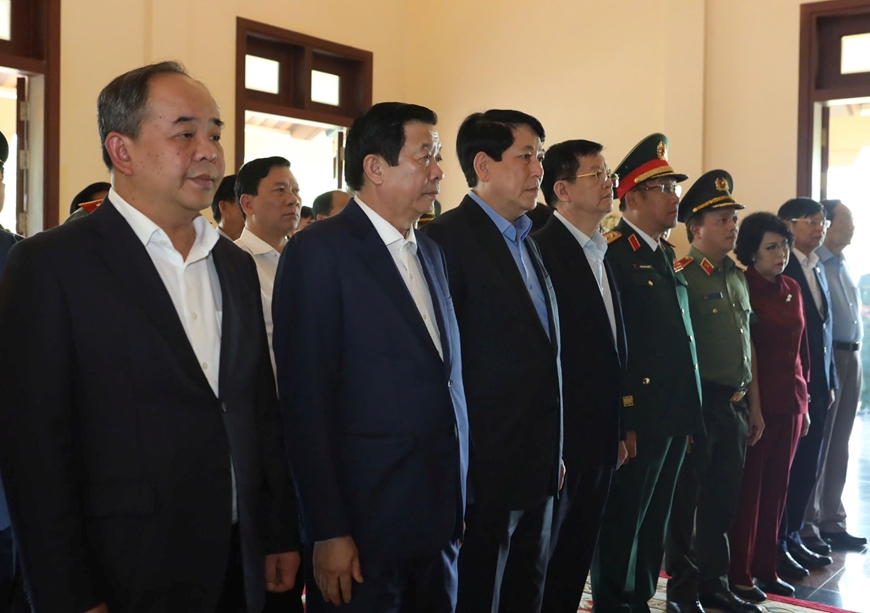 Chủ tịch nước Lương Cường thăm, chúc Tết lực lượng vũ trang Quân khu 9