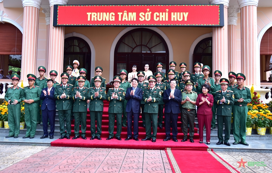 Chủ tịch nước Lương Cường thăm, chúc Tết lực lượng vũ trang Quân khu 9